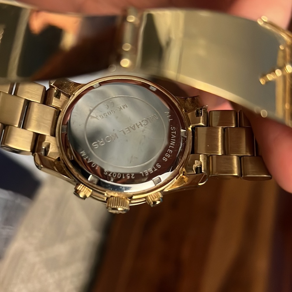 COPY - Michael Kors oversized Gold Watch - Picture 3 of 7